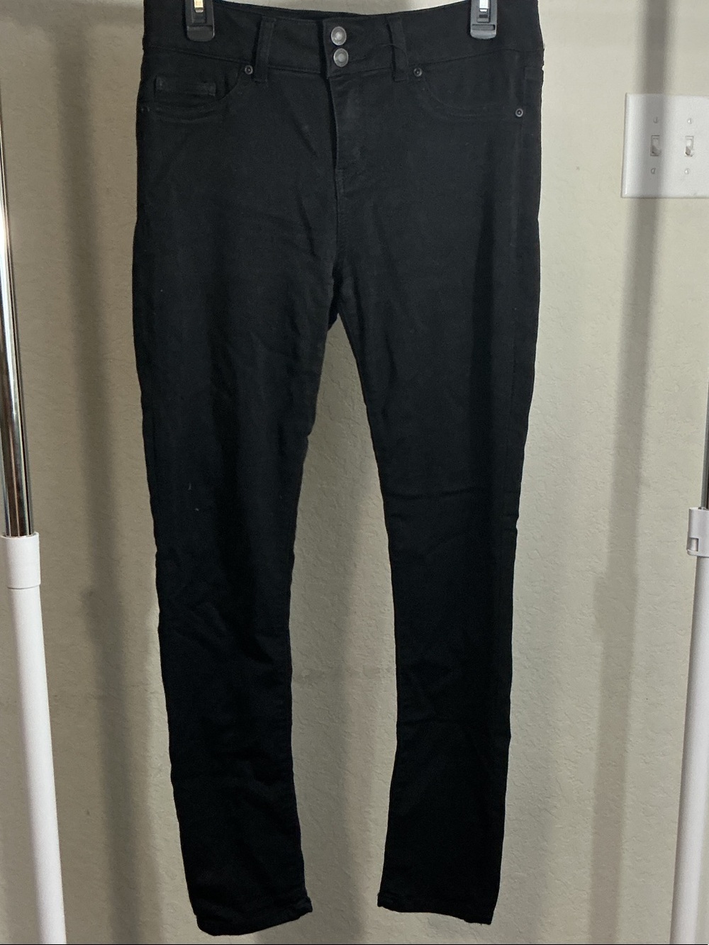 🖤 Celebrity Gold Double Button Skinny Jeans Size 8 Black Rinse Denim 🖤